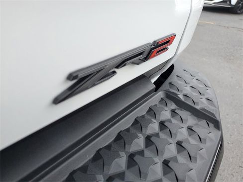 Used 2023 Chevrolet Colorado ZR2 w/ LPO, Tailgate Decal Package image 27