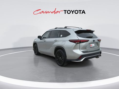 Certified 2025 Toyota Highlander XSE AWD/4WD image 6