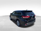 Used 2017 Toyota Highlander Limited image 3