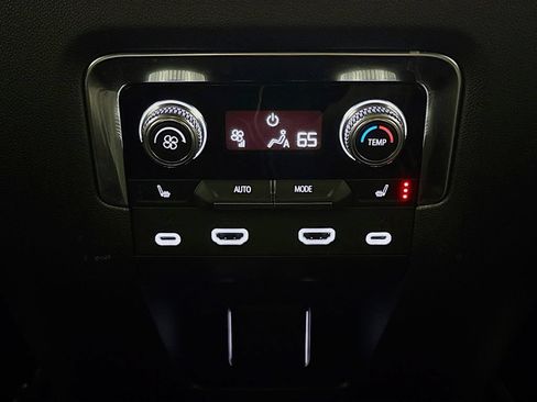 Used 2023 GMC Yukon Denali w/ Advanced Technology Package AWD/4WD image 27