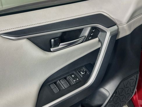 Used 2019 Toyota RAV4 Limited w/ Carpet Mat Package FWD image 15