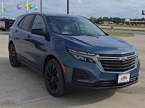 Used 2024 Chevrolet Equinox LS w/ LS Convenience Package FWD image 4