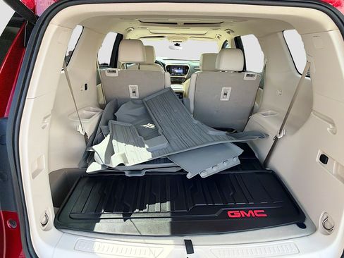 Used 2023 GMC Acadia Denali w/ Denali Ultimate Package FWD image 27