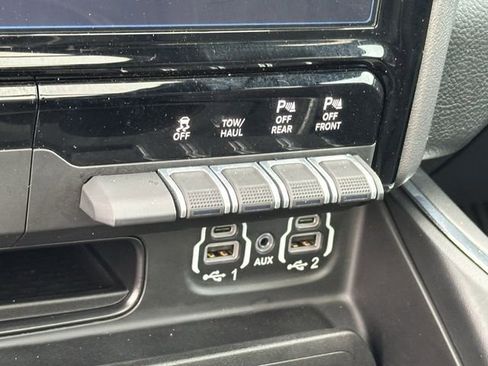 Used 2023 RAM 1500 Laramie RWD image 18