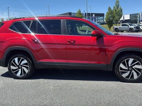 Used 2024 Volkswagen Atlas SE AWD/4WD image 3