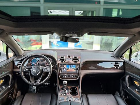Used 2019 Bentley Bentayga AWD/4WD image 37