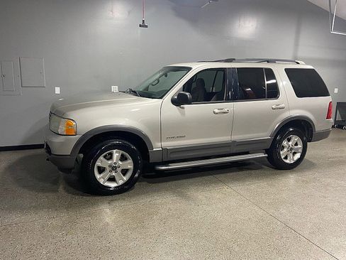 Used 2004 Ford Explorer XLT image 6