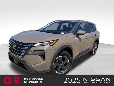 Used 2025 Nissan Rogue SV image 1