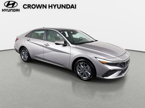 Used 2024 Hyundai Elantra Blue FWD image 4
