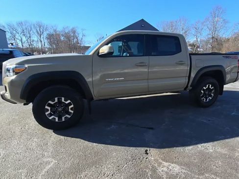 Used 2018 Toyota Tacoma TRD Off-Road image 3