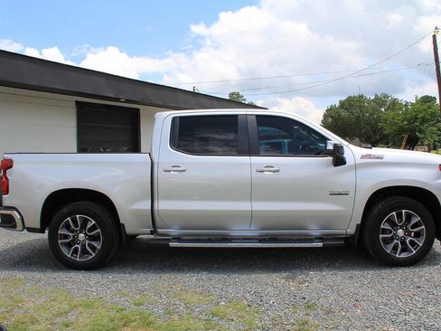 Used 2019 Chevrolet Silverado 1500 LT w/ Texas Edition AWD/4WD image 9