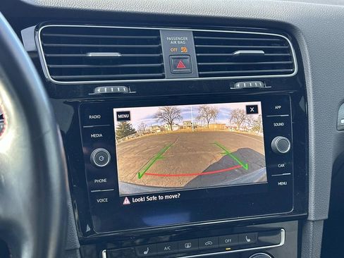 Used 2018 Volkswagen Golf 4-Door image 29