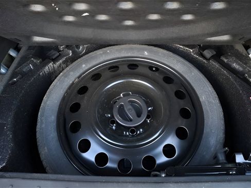 Used 2016 Chevrolet Equinox LTZ w/ Enhanced Convenience Package image 11