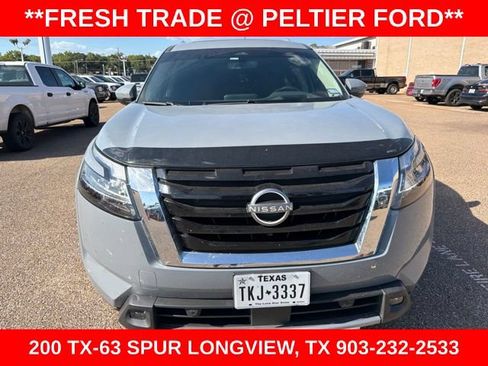 Used 2024 Nissan Pathfinder Platinum FWD image 2