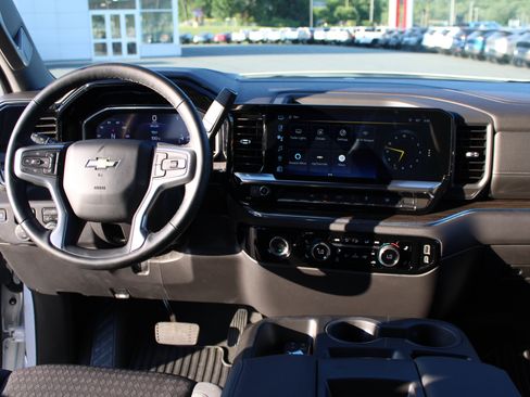 Used 2024 Chevrolet Silverado 1500 LT AWD/4WD image 19