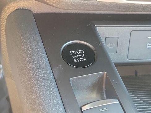 Used 2025 Nissan Kicks SV FWD image 10
