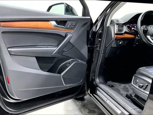 Used 2023 Audi Q5 2.0T Premium w/ Convenience Package image 17