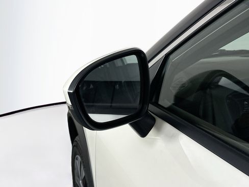 Used 2023 Nissan Rogue SV image 16