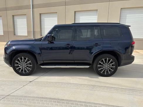 Used 2024 Lexus GX 550 w/ Accessory Package (Z1) AWD/4WD image 9
