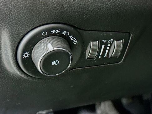 Used 2023 Jeep Compass Latitude w/ Convenience Group AWD/4WD image 17