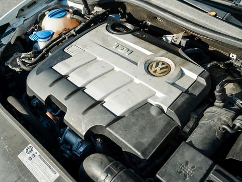 Used 2010 Volkswagen Jetta TDI FWD image 86