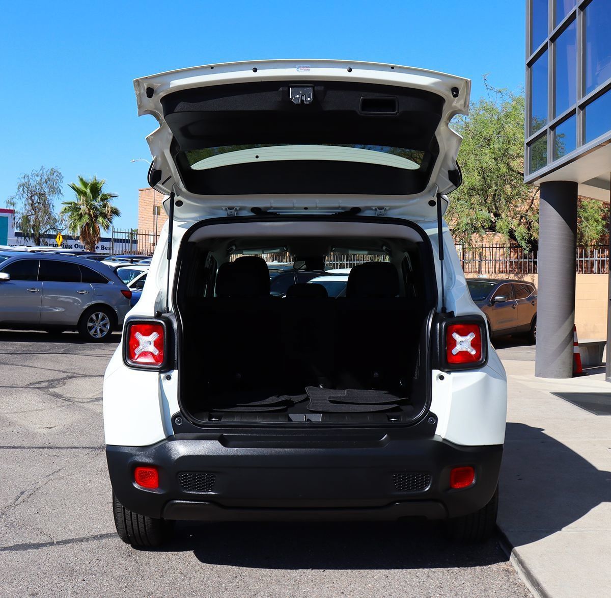 Used 2020 Jeep Renegade Latitude w/ Popular Equipment Group FWD image 22
