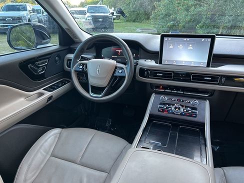 Used 2023 Lincoln Aviator Reserve w/ Equipment Group 201A image 9