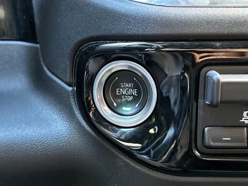 Used 2024 Chevrolet Silverado 2500 LT image 32