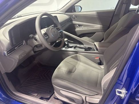 Used 2023 Hyundai Elantra SEL w/ Preferred Accessory Package image 12