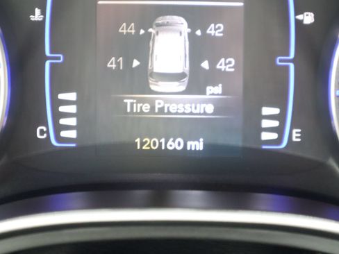 Used 2020 Chrysler Pacifica Touring-L AWD/4WD image 38