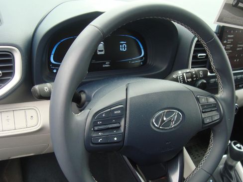 Used 2023 Hyundai Venue Limited w/ Cargo Package FWD image 12