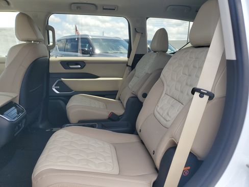 New 2025 Nissan Armada Platinum Reserve image 11