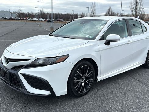 Used 2022 Toyota Camry SE image 15