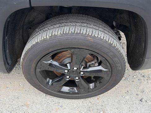 Used 2025 Jeep Grand Cherokee L Altitude AWD/4WD image 12