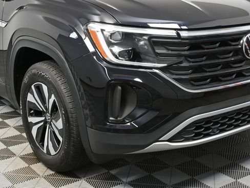 Certified 2025 Volkswagen Atlas Cross Sport SE image 31