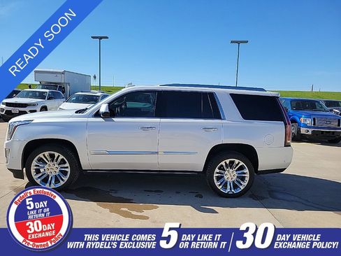 Used 2017 Cadillac Escalade Premium Luxury AWD/4WD image 5