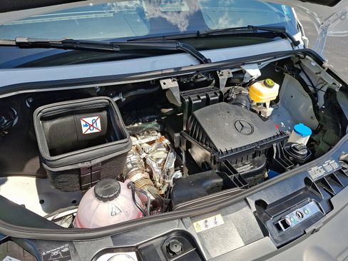 Used 2025 Mercedes-Benz Sprinter 2500 image 28