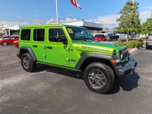 Used 2025 Jeep Wrangler Unlimited Sport AWD/4WD image 12