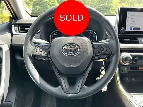 Used 2025 Toyota RAV4 LE AWD/4WD image 7