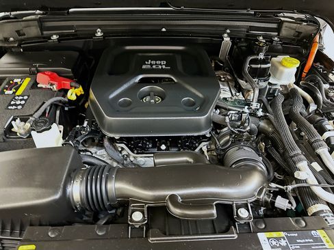 Used 2021 Jeep Wrangler Sahara image 34