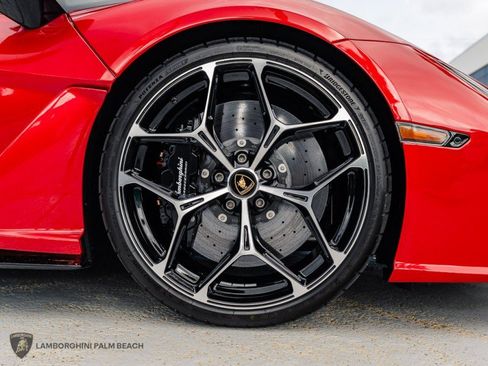 Used 2025 Lamborghini Revuelto AWD/4WD image 32
