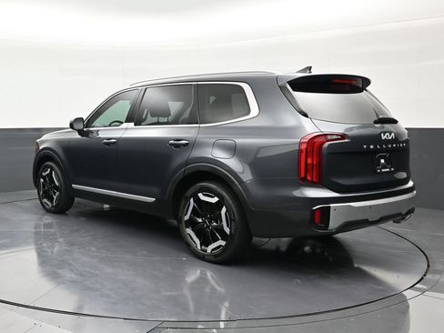Used 2024 Kia Telluride S FWD image 3