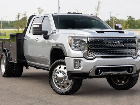 Used 2022 GMC Sierra 3500 Denali w/ Denali Ultimate Package AWD/4WD image 1