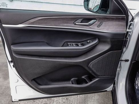 Certified 2024 Jeep Grand Cherokee L Limited w/ Luxury Tech Group II image 26