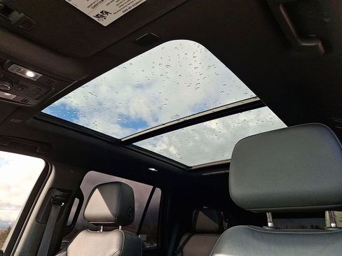 Used 2022 Chevrolet Tahoe LT w/ LT Signature Package image 17