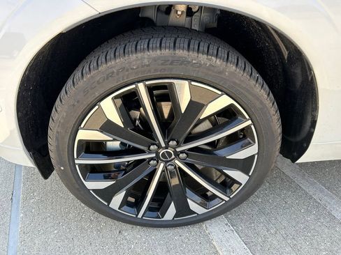 New 2026 Volvo XC60 T8 Ultra w/ Climate Package AWD/4WD image 8