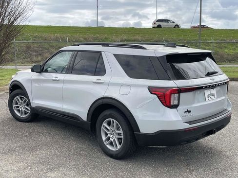 New 2026 Ford Explorer Active RWD image 5