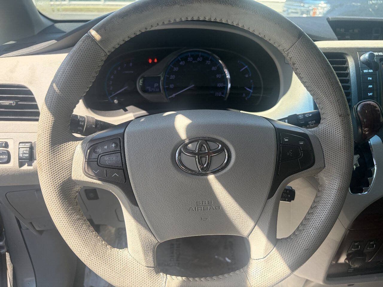 Used 2011 Toyota Sienna XLE w/ Premium Pkg AWD/4WD image 14