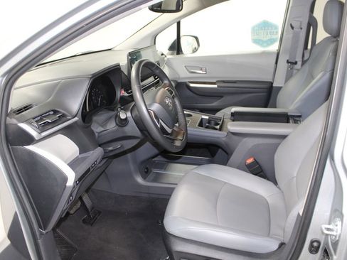 Used 2024 Toyota Sienna XLE image 21