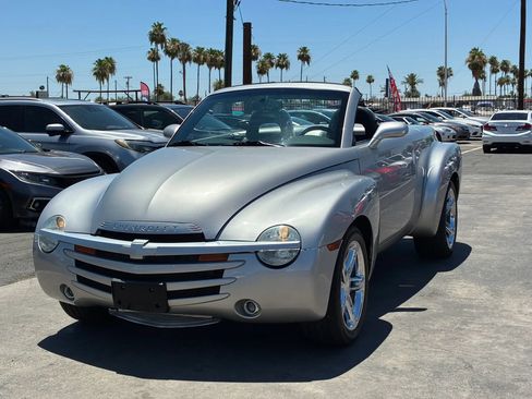Used 2005 Chevrolet SSR w/ Preferred Equipment Group RWD image 2